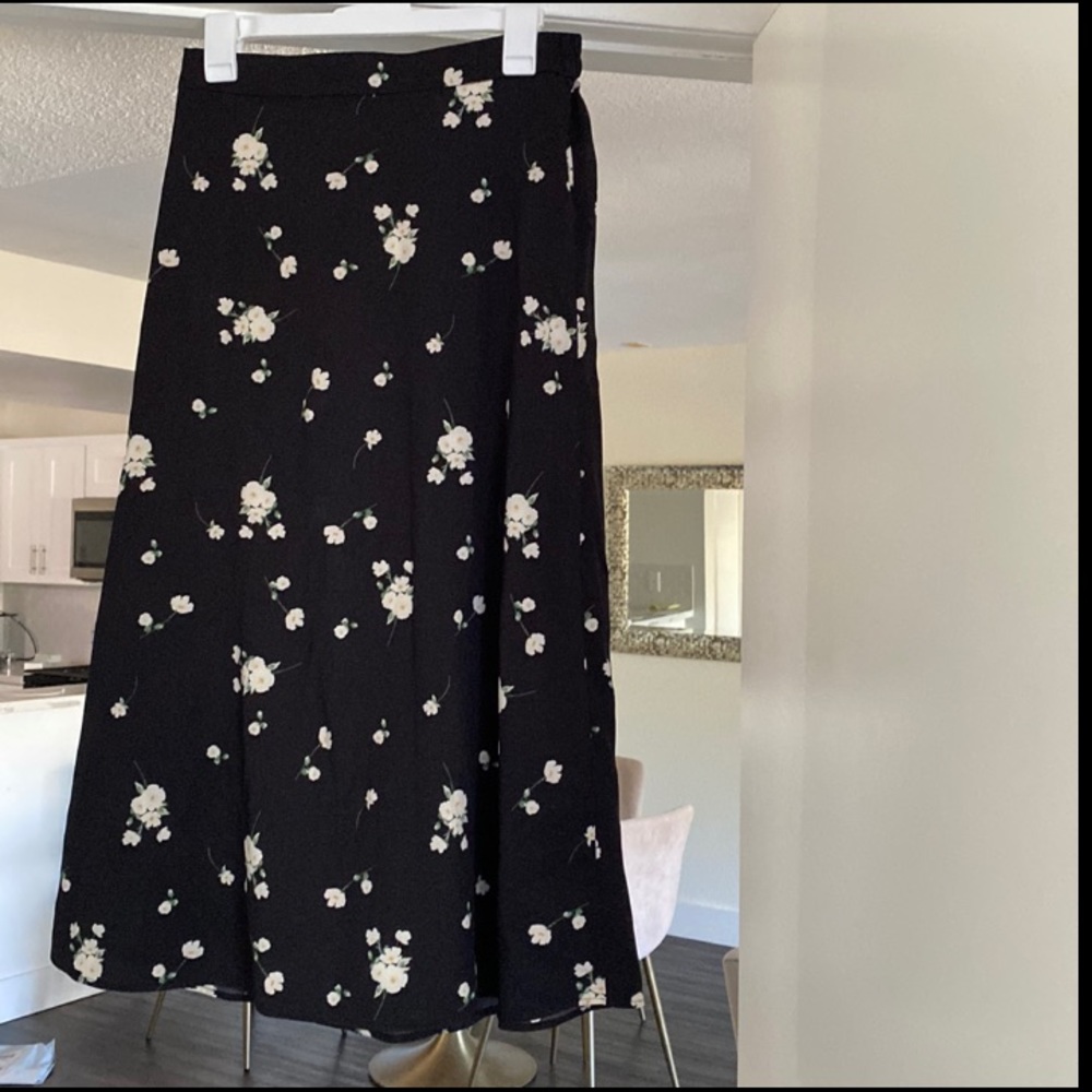 Elodie floral skirt size Medium